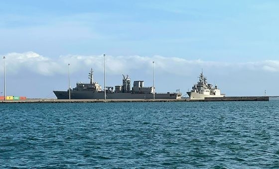 Δύο εντυπωσιακά πλοία του πολεμικού ναυτικού στο Λιμάνι της Αλεξανδρούπολης (video)